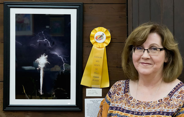 photographer Ellen Devenny next to her photograph