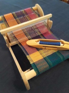 Heddle weaving loom,